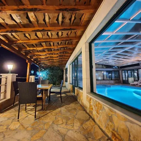 2 Complex For 20 Persons With Pool And Sea View Jesenice (Split-Dalmatia)