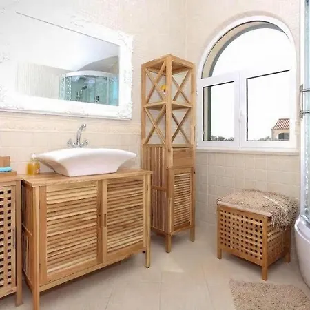 Villa 2 Complex For 20 Persons With Pool And Sea View *