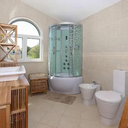 Villa 2 Complex For 20 Persons With Pool And Sea View