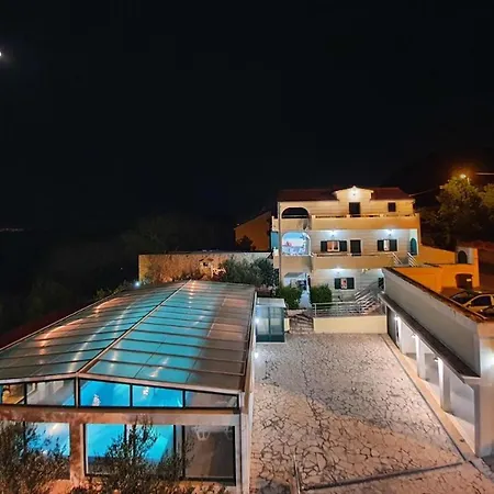2 Complex For 20 Persons With Pool And Sea View Villa Jesenice (Split-Dalmatia)