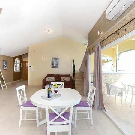 2 Complex For 20 Persons With Pool And Sea View Jesenice (Split-Dalmatia)