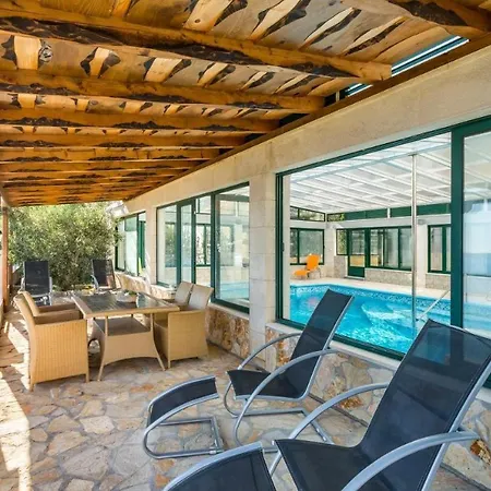 2 Complex For 20 Persons With Pool And Sea View * Jesenice (Split-Dalmatia)