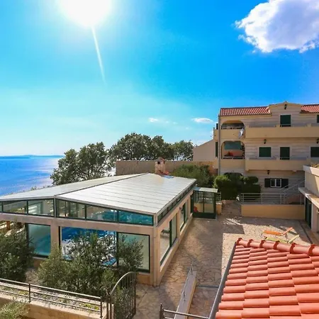 2 Complex For 20 Persons With Pool And Sea View
