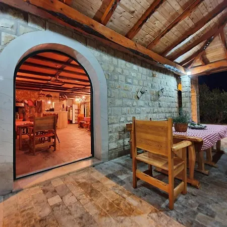 Villa 2 Complex For 20 Persons With Pool And Sea View Jesenice (Split-Dalmatia)