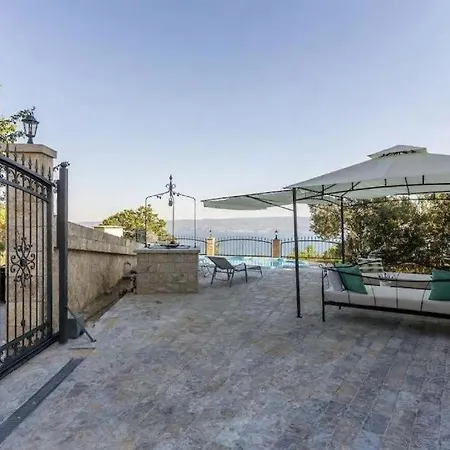 2 Complex For 20 Persons With Pool And Sea View Jesenice (Split-Dalmatia)