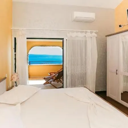 2 Complex For 20 Persons With Pool And Sea View